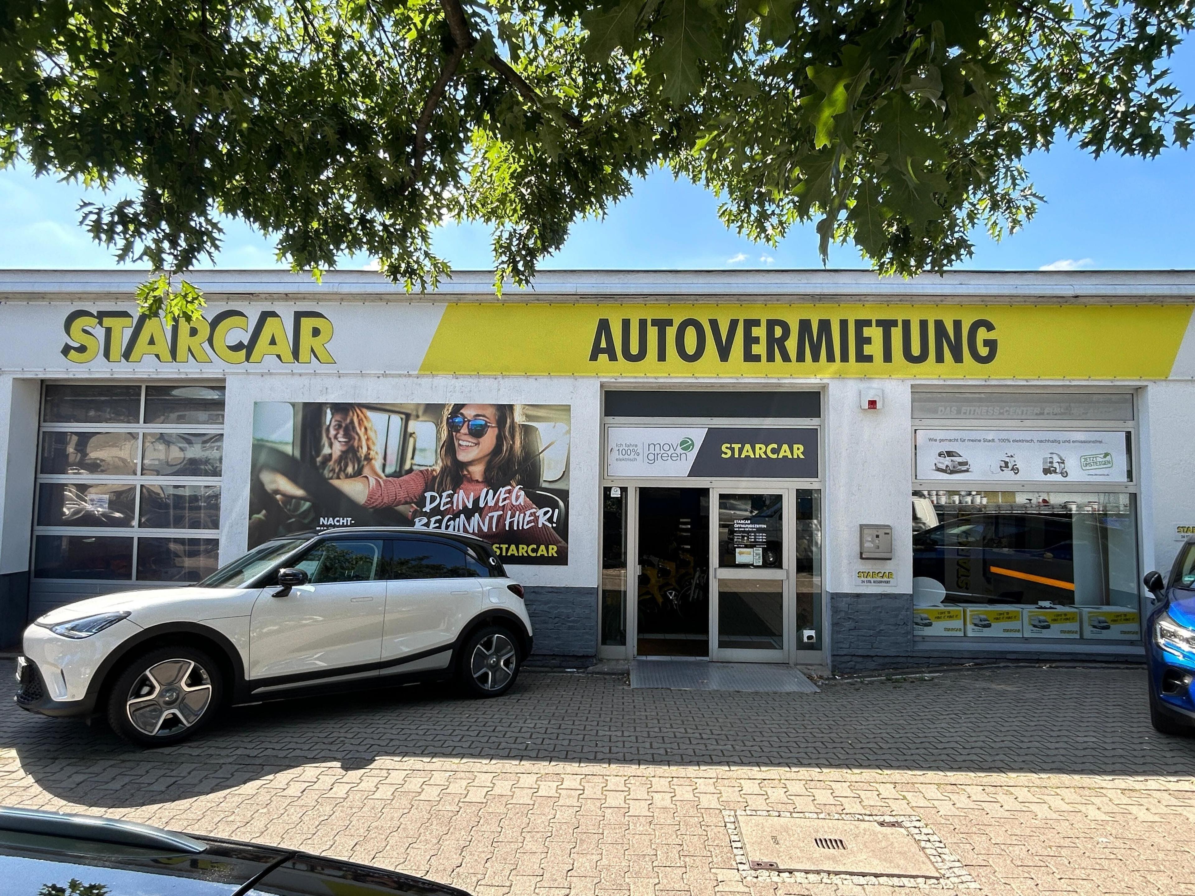 Außenansicht eines STARCAR Autovermietungsstandorts.