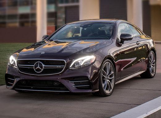 Schwarzer Mercedes AMG.