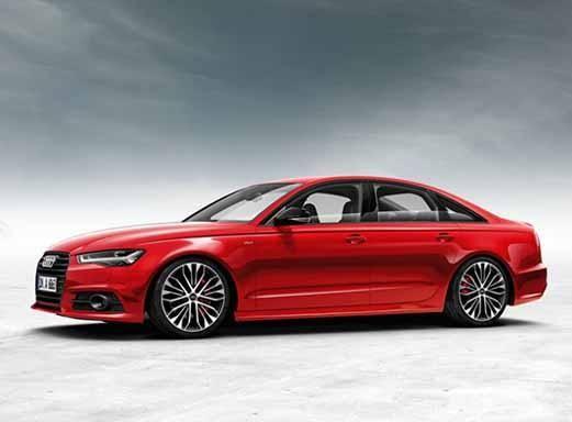 Roter Audi A6, geparkt auf hellem Untergrund.
