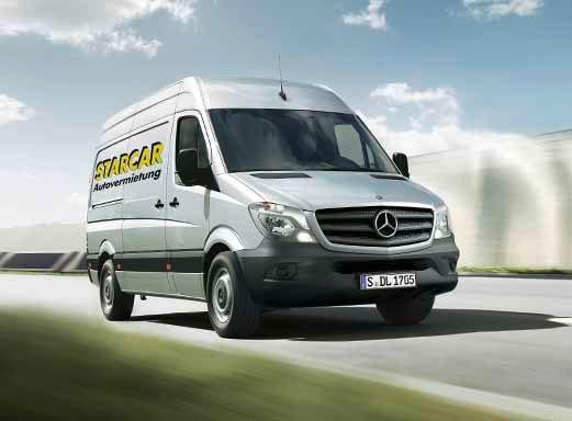 Weißer Mercedes-Benz Vito Transporter mit Starcar Logo auf der Straße.