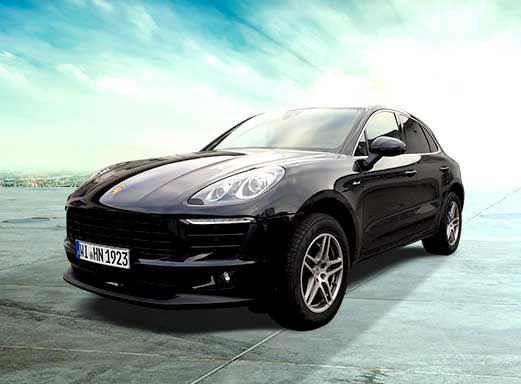 Schwarzer Porsche Macan.