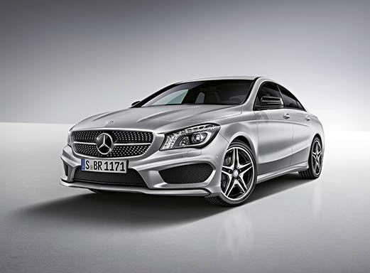 Silberner Mercedes Benz CLA AMG.