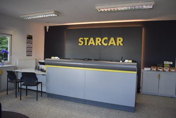STARCAR Autovermietung Station Ramstein Innenansicht, Empfangstresen.