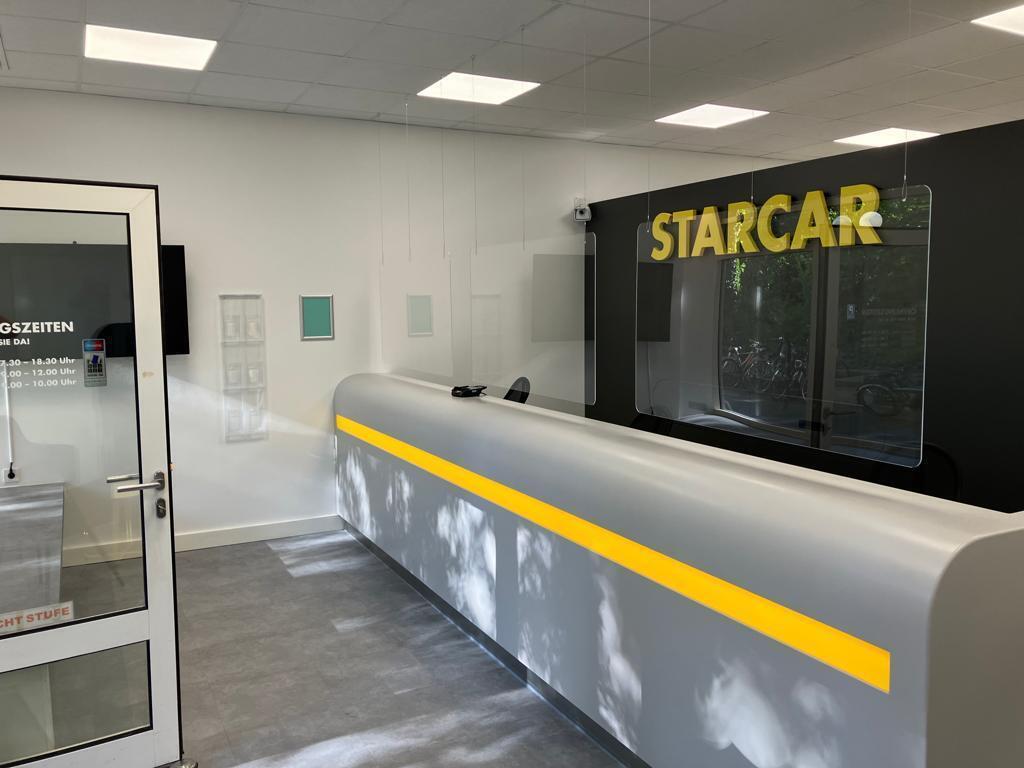 Starcar Autovermietung Station München-Arabellapark Tresenbereich.
